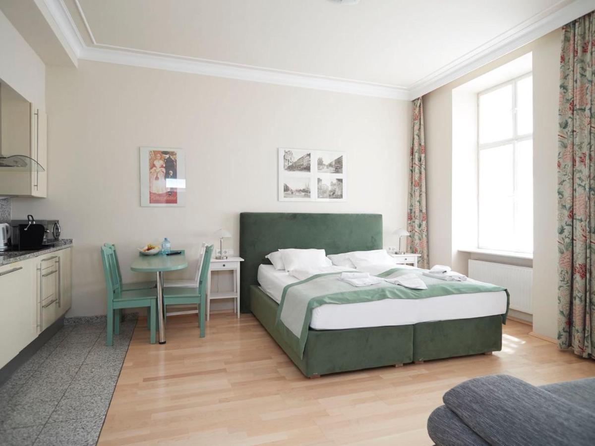 One-Bedroom Apartment,1119034362:JPEG